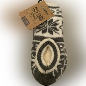 Nwt aloe infused cozy cabin slippers-sizes 5-10